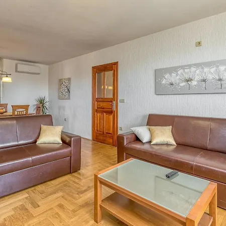 Apartment Oliva Radmani