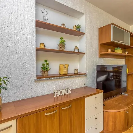 Apartamento Oliva Radmani