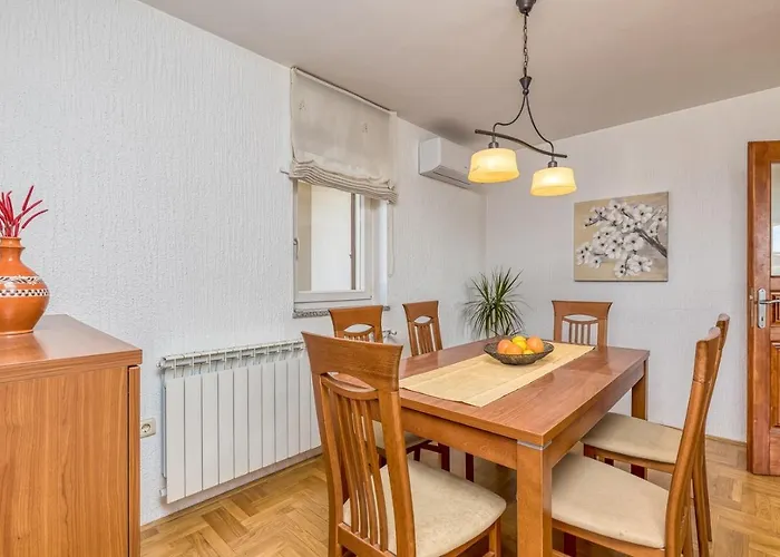 Lejlighed Oliva Radmani