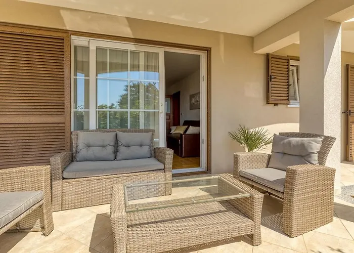 Oliva Radmani * Πόρετς